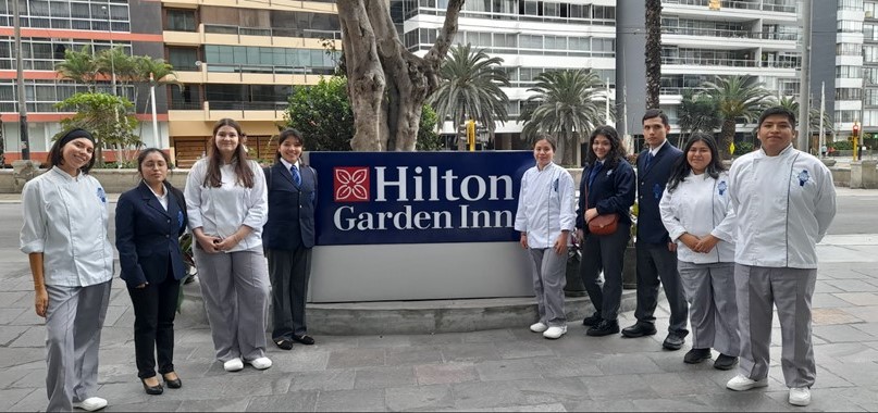 Alumnos de nuestras 5 carreras inician pasantías en uno de los hoteles más reconocidos internacionalmente